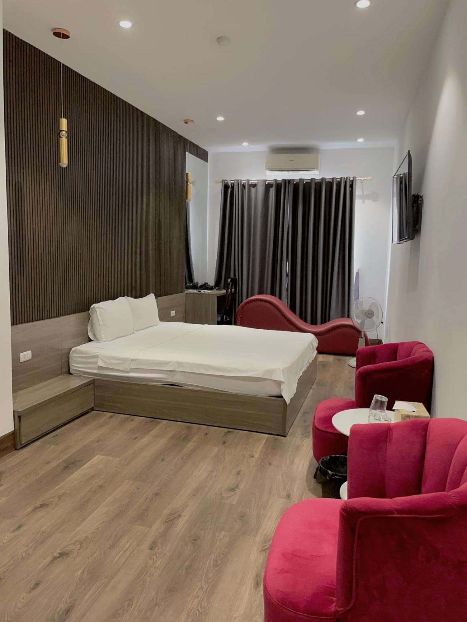 OYO 276 Bh Hotel Hanoi Buitenkant foto