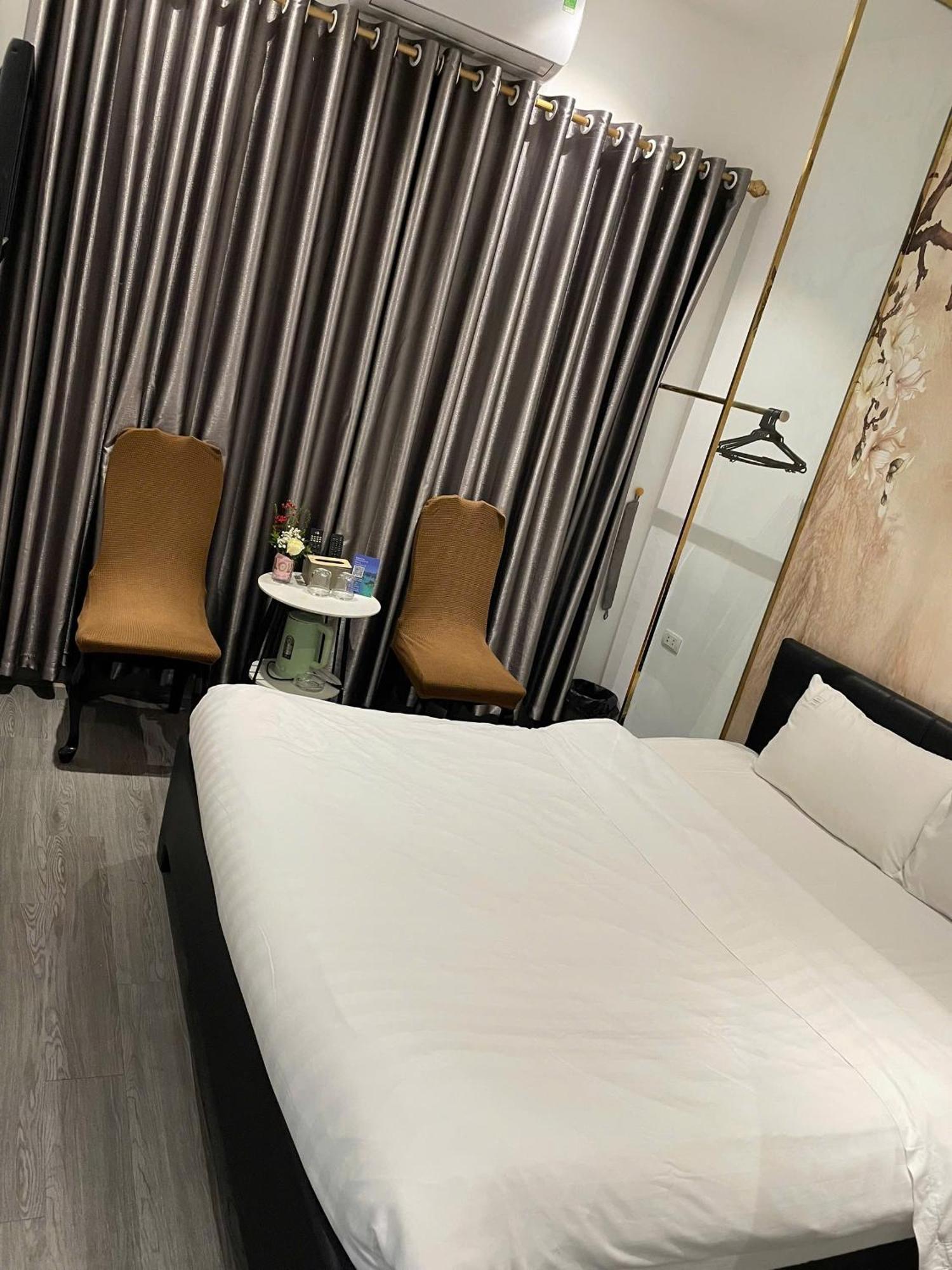 OYO 276 Bh Hotel Hanoi Buitenkant foto