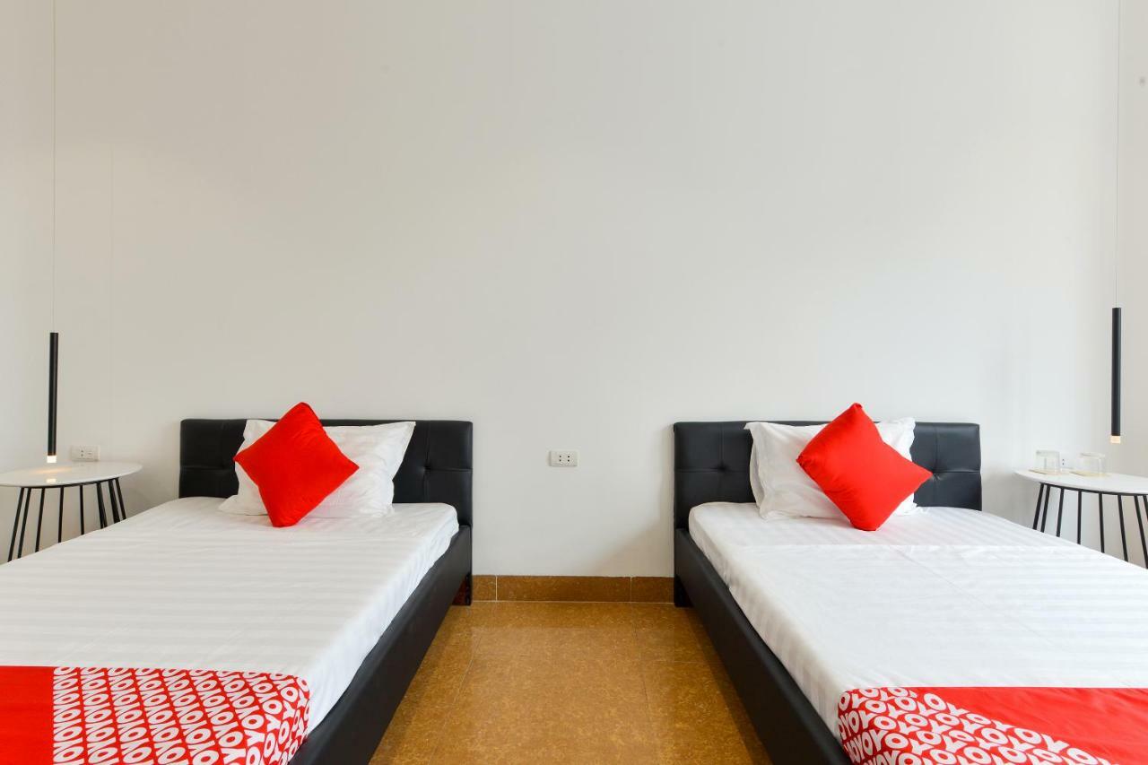 OYO 276 Bh Hotel Hanoi Buitenkant foto