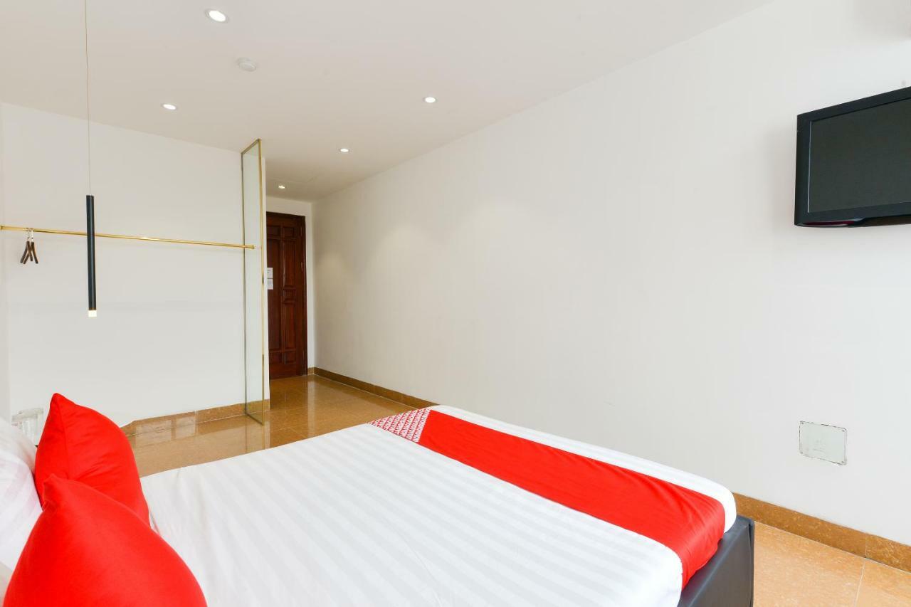 OYO 276 Bh Hotel Hanoi Buitenkant foto